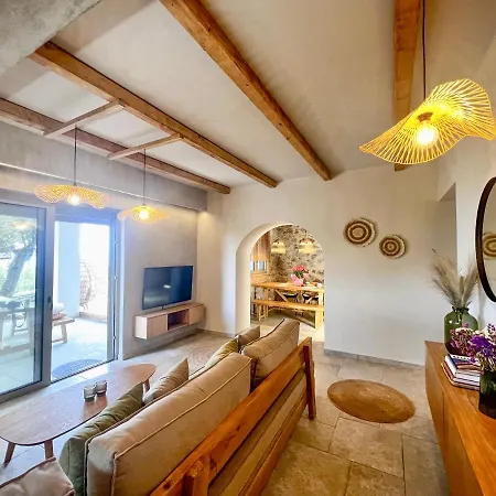 Petrichor Apartment *